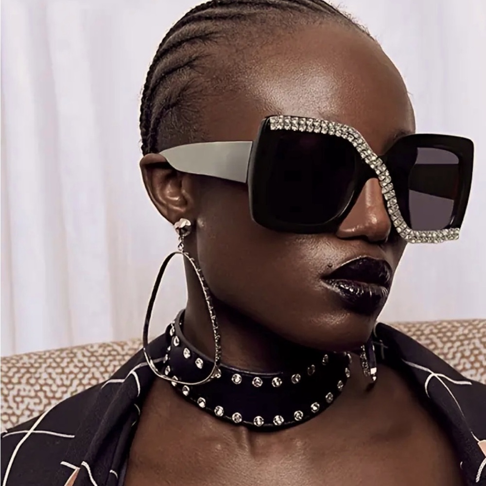 You’re bling baby. Peep these black and crystal big rhinestone trendy sunglasses